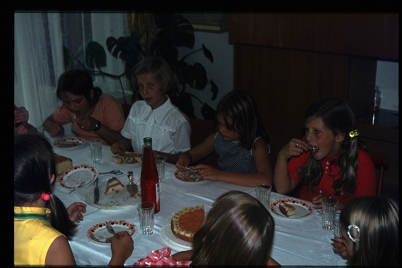 09.Delft aug 1973 Yvonne,Hester,Brigitte.JPG